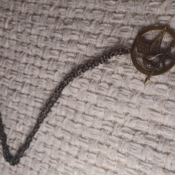Hunger Games Necklace - Picture 4 of 7